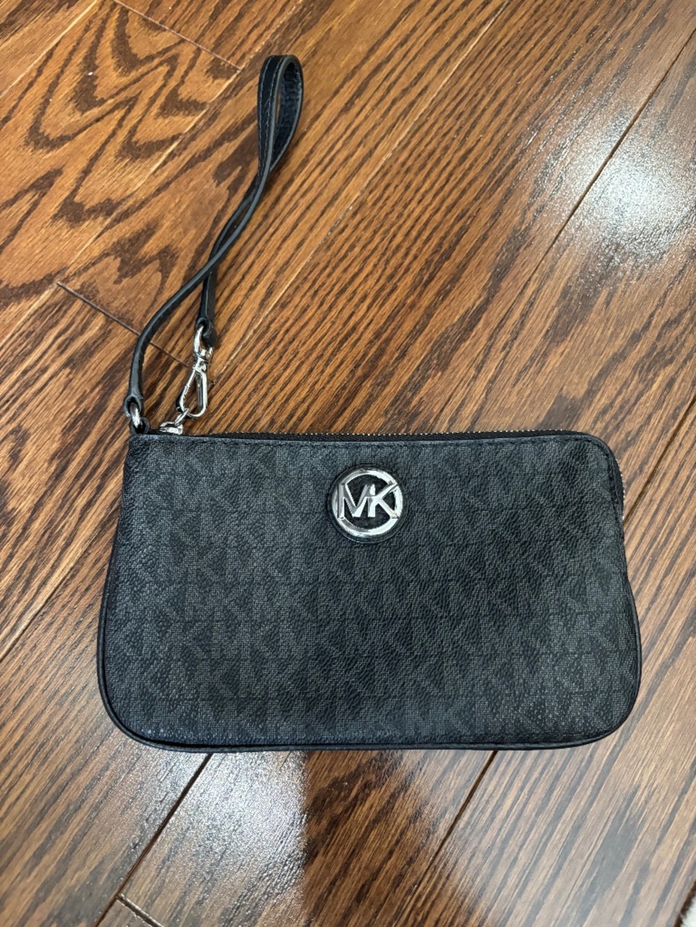 Michael Kors wristlet pouch